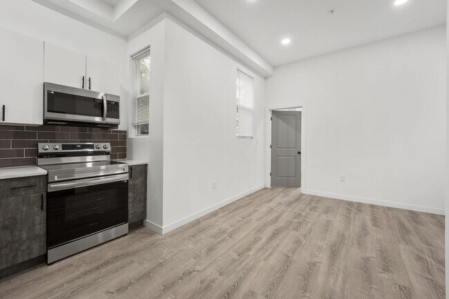 Building Photo - 1237 N 60th St