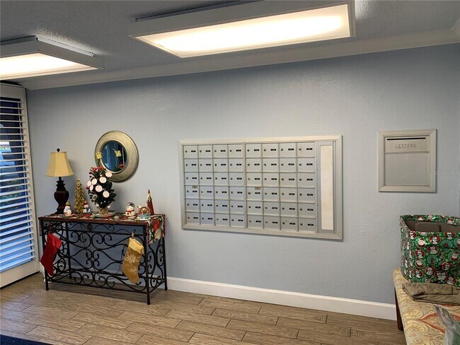 Building Photo - 1320 Pasadena Ave S