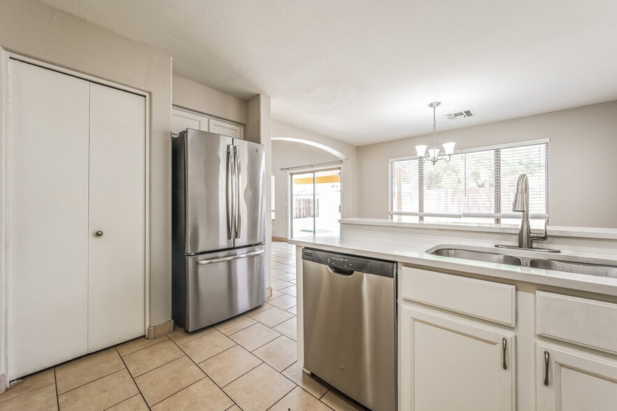 Building Photo - 14720 W Lamoille Dr