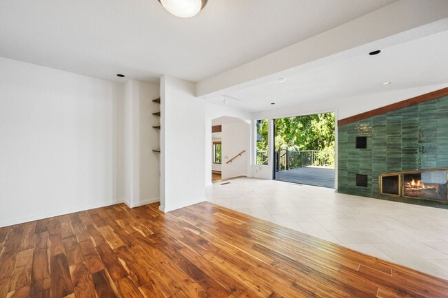 Building Photo - Stunning 3,146 Sq. Ft. Olympia Waterfront ...