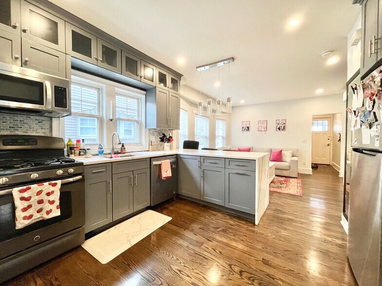 Building Photo - 220 Faneuil St