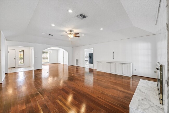 Building Photo - 11906 Pepperdine Ln