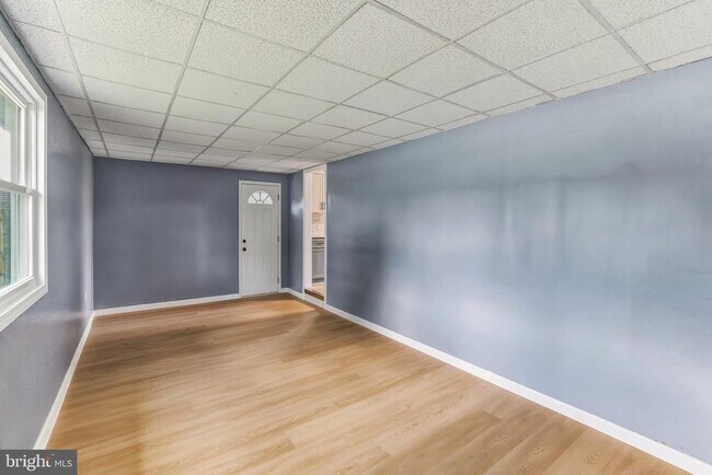 Building Photo - 1037 Monmouth Rd