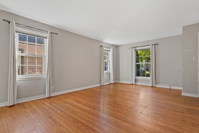 Building Photo - 4918 N Berkeley Blvd