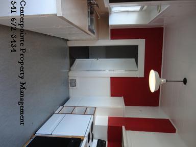 Building Photo - Roseburg 2 bedroom on SE Douglas