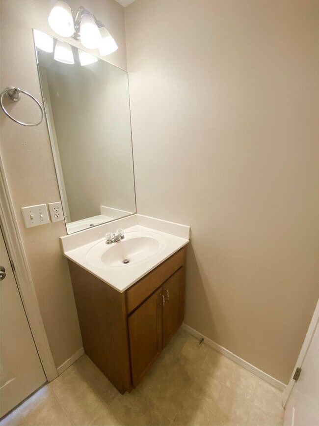 Building Photo - 1816 Shay-Lin Ct