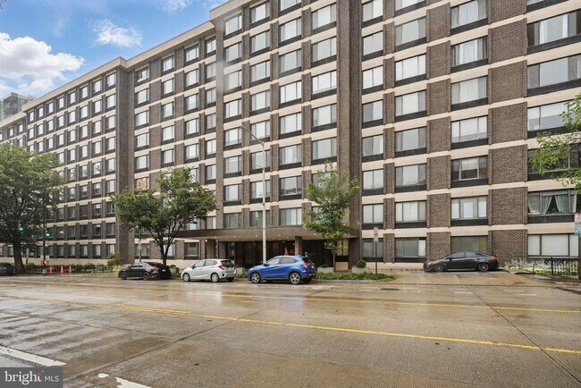 Building Photo - 2501 Calvert St NW