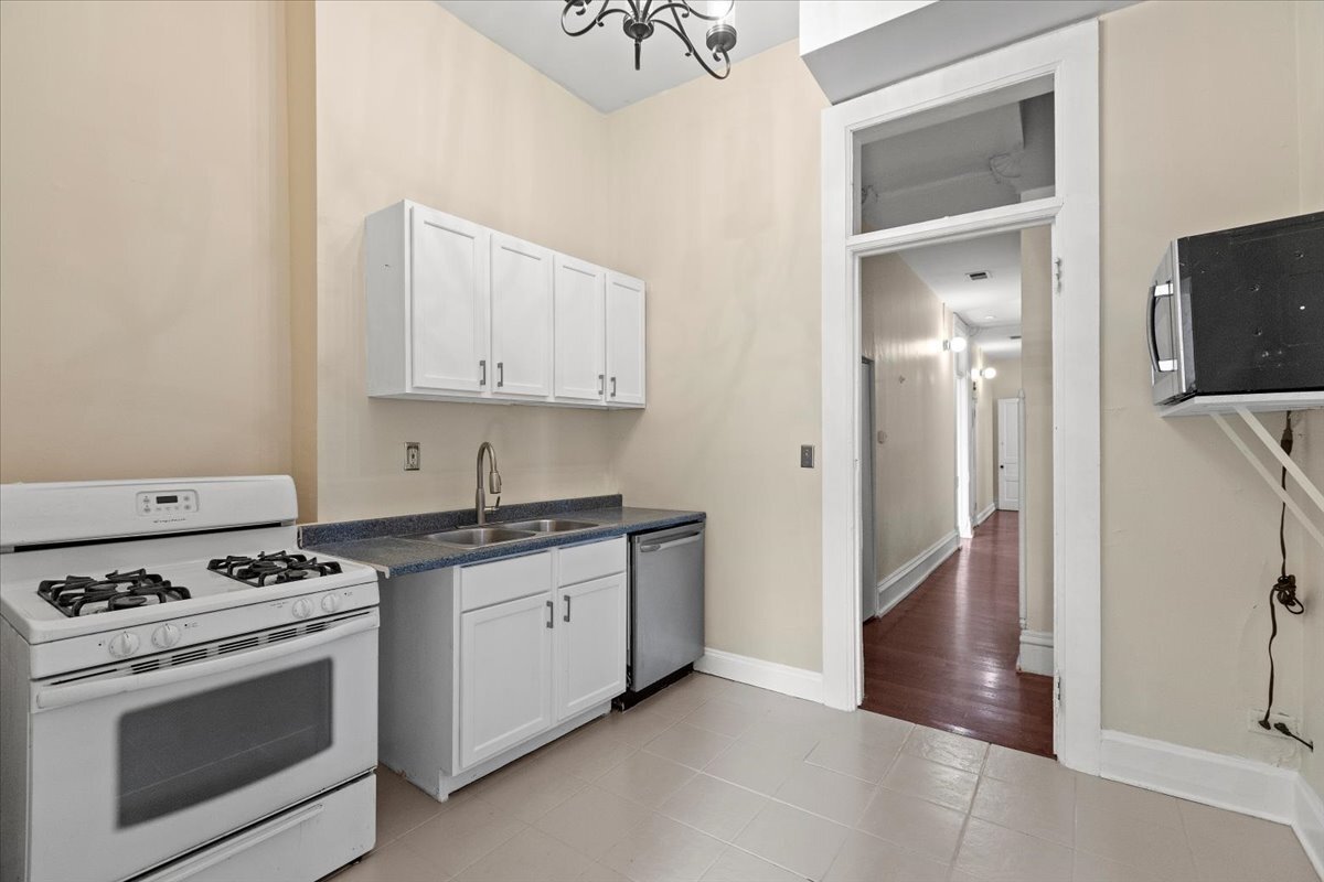 Building Photo - 229 S Racine Ave