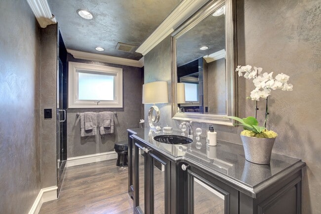 Building Photo - 5bd/4ba Medina Home