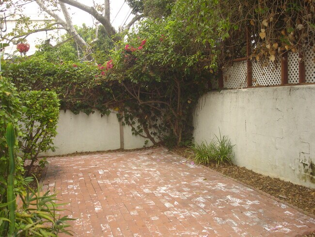 Building Photo - 1534 Veteran Ave