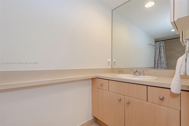 Building Photo - 5600 Collins Ave