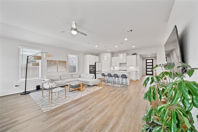 Building Photo - 28447 Halle Ray Dr