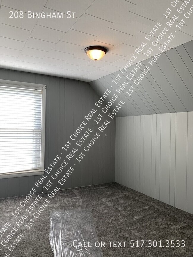 Building Photo - 208 Bingham St