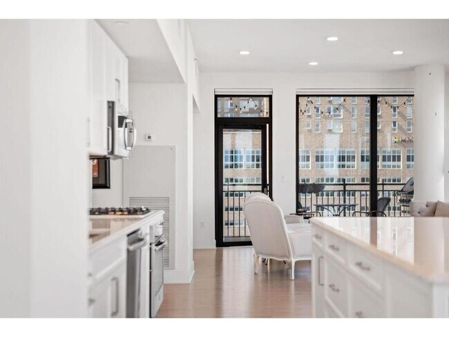 Building Photo - 740 Portland Ave