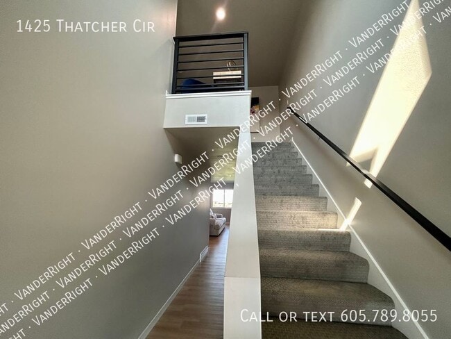 Building Photo - 1425 Thatcher Cir