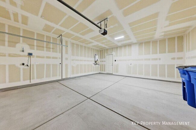 Building Photo - 530 Red Lovebird Ave