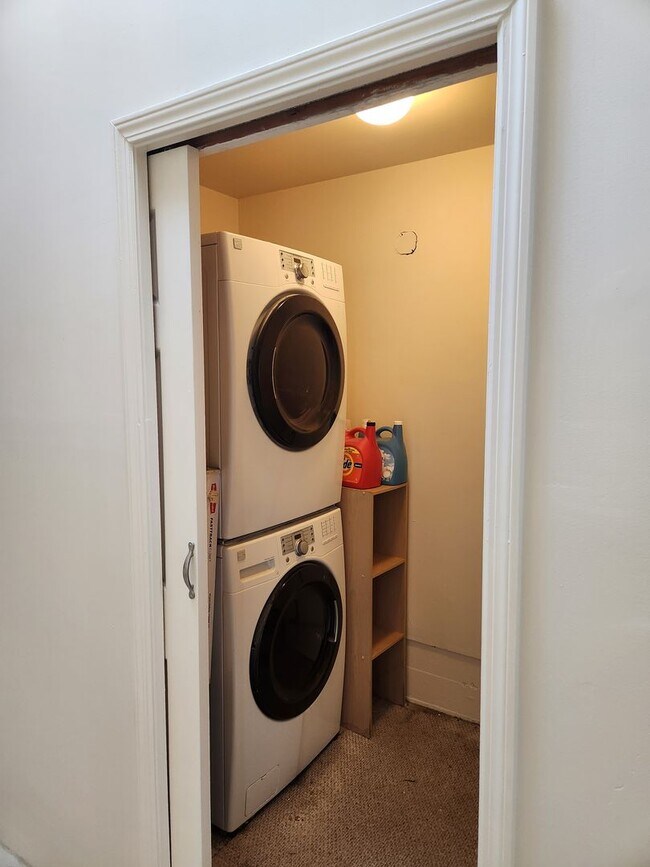 Building Photo - Charming 2 bd, 1 bath near downtown Santa Rosa