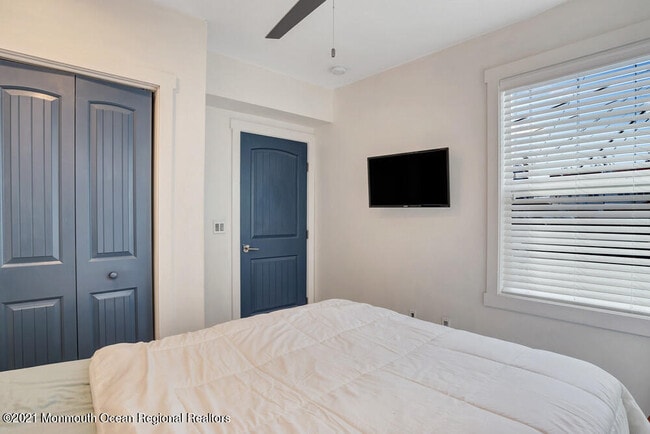 Building Photo - 903 Ocean Ave N