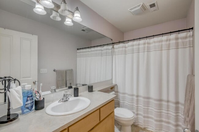 Building Photo - 2528 NW 2nd Terrace