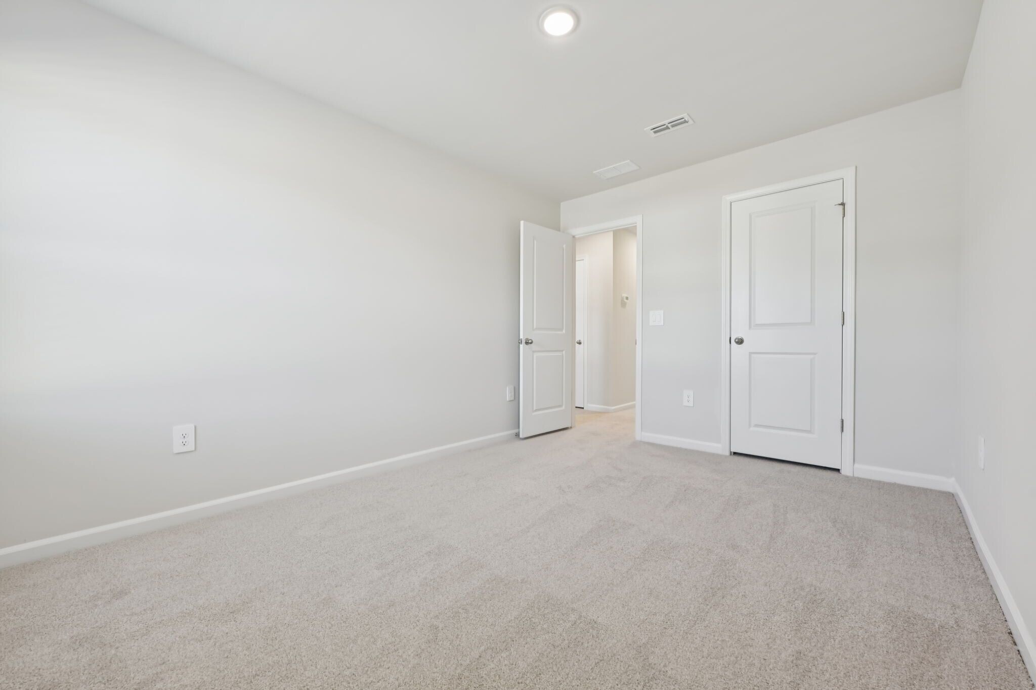 Building Photo - 3512 Rosebush Dr