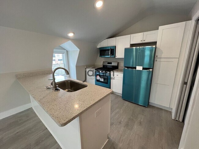 Building Photo - 1966 Randall Rd