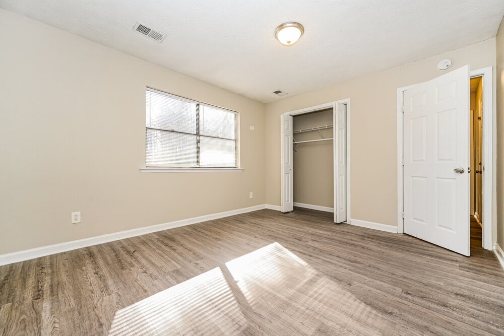 Building Photo - 5001 Gracehill Rd