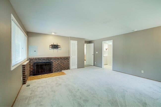 Building Photo - 3Bd/1.75Ba Kirkland House