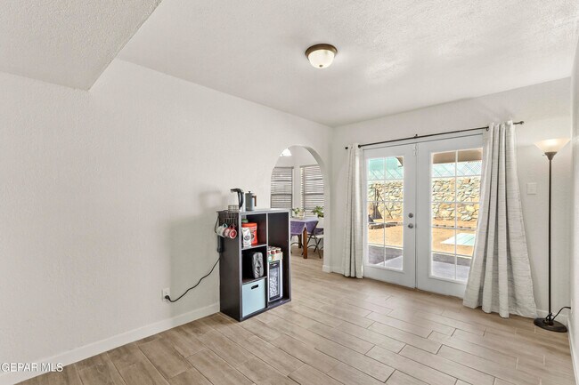 Building Photo - 10925 Ernie Banks Dr