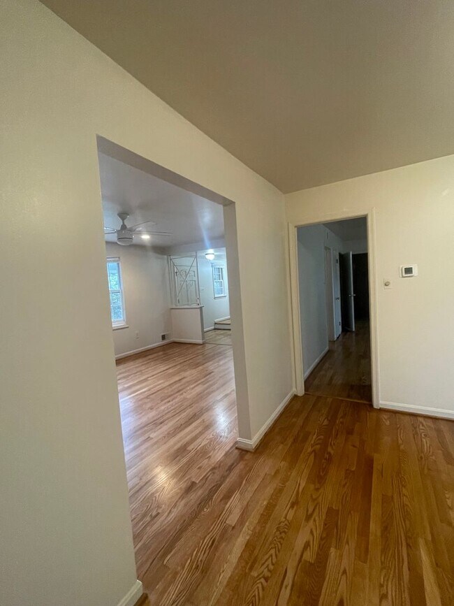 Building Photo - Single Family in Silver Spring