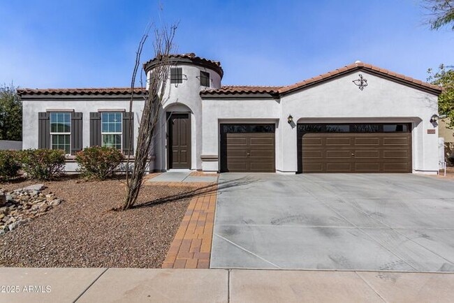 Primary Photo - Stunning 4 bedroom, 3 bathroom home in the...