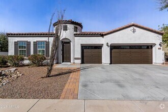 Building Photo - Stunning 4 bedroom, 3 bathroom home in the...