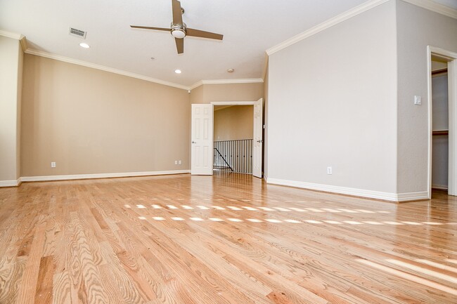 Building Photo - 2094 Brentwood Dr