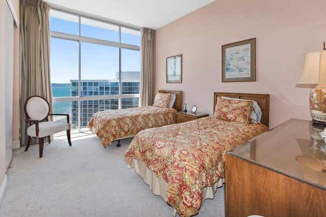 Building Photo - 1750 Avenida Del Mundo