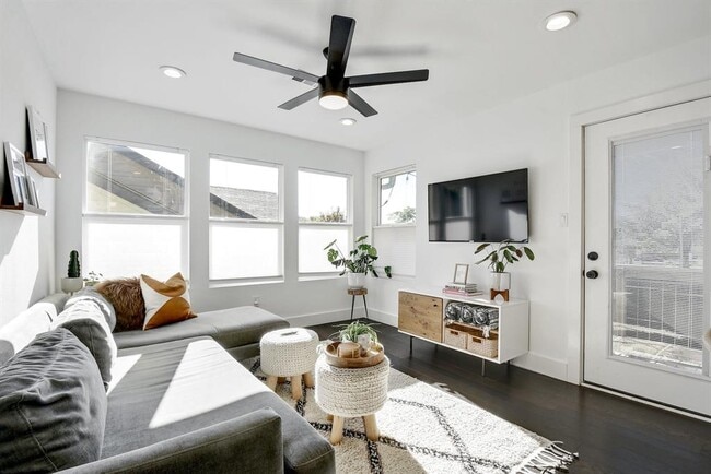 Building Photo - 2901 Glen Rae St