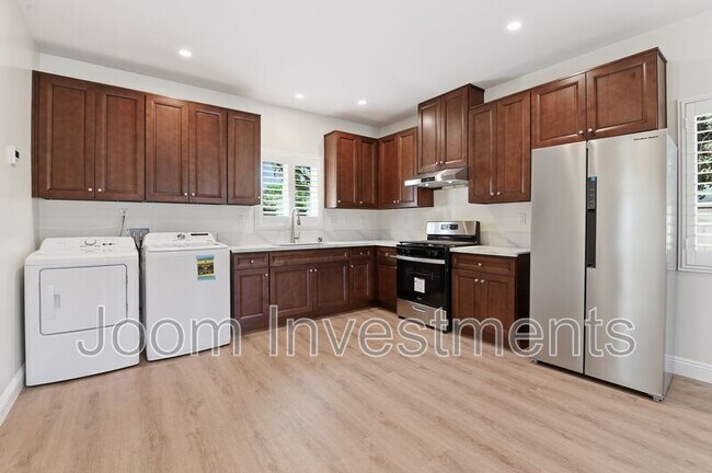 Building Photo - 9546 E Live Oak Ave