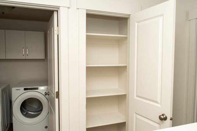 Building Photo - 418-1580 1580 E