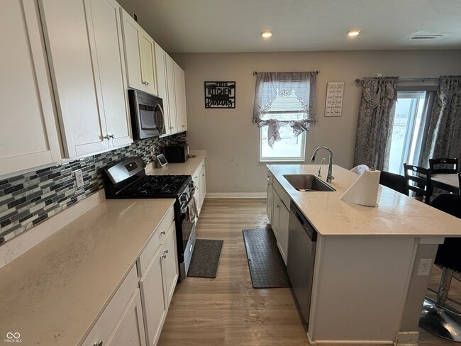 Building Photo - 8754 Laurelton Pl