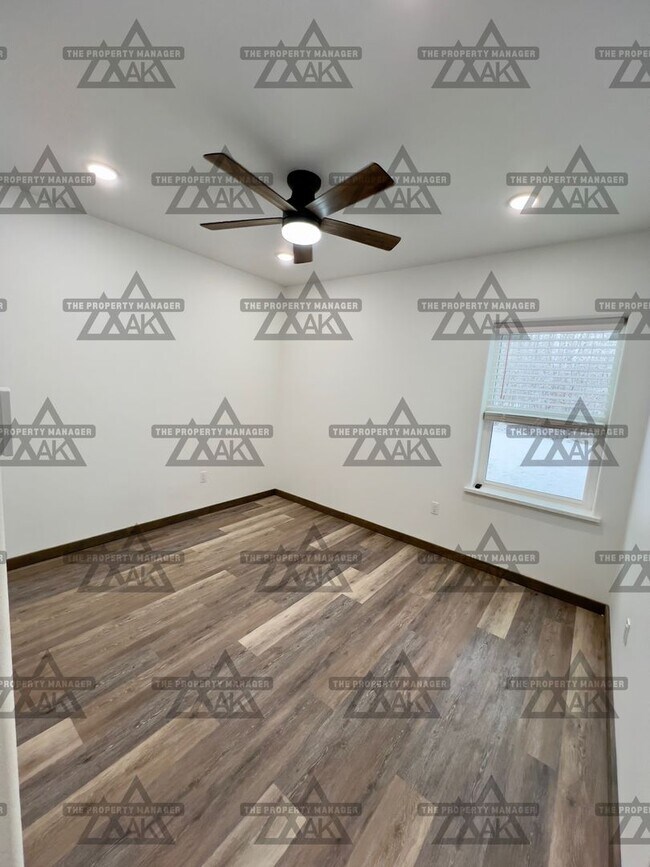 Building Photo - Beautiful 3-Bedroom, 2-Bath Home in North Pole / 2-Car Garage & Pet Friendly!