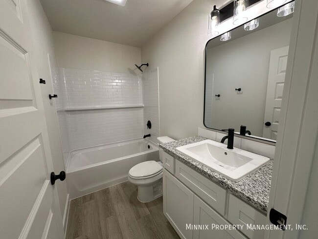 Building Photo - 2010 Cottonwood Ave