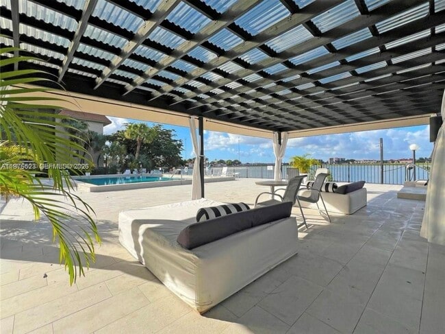 Building Photo - 605 Ives Dairy Rd