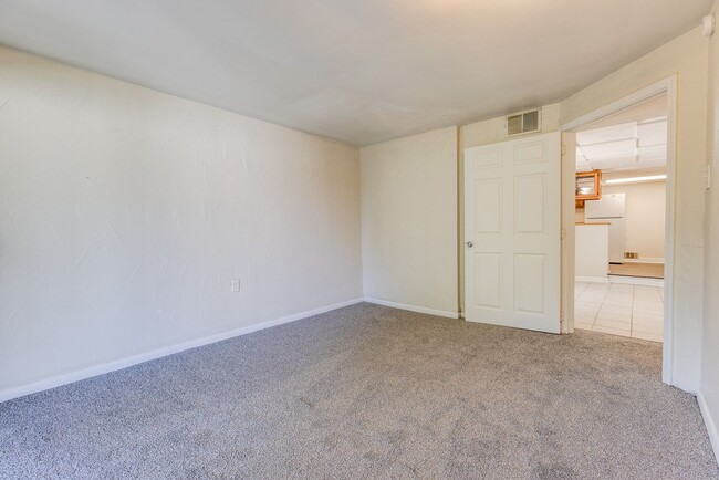 Building Photo - 2749 Oakley Wy