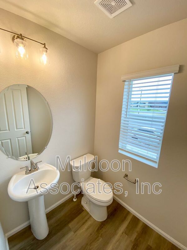 Building Photo - 8739 Scarborough Dr