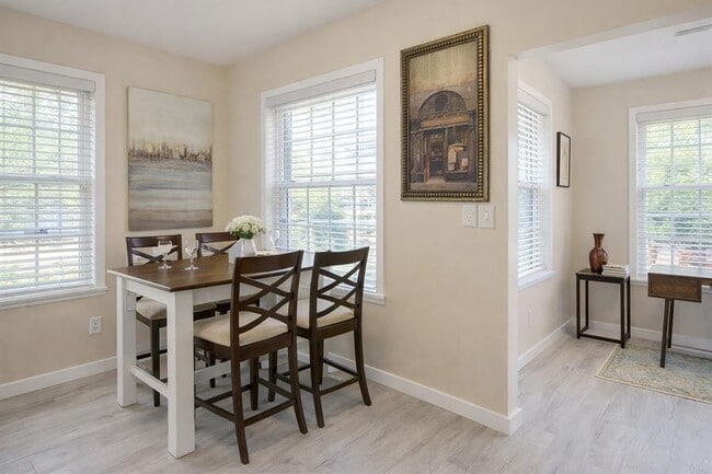 Building Photo - 501 S Magnolia Ave