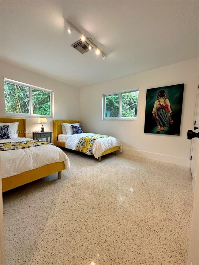 Building Photo - 1351 SW 32nd St