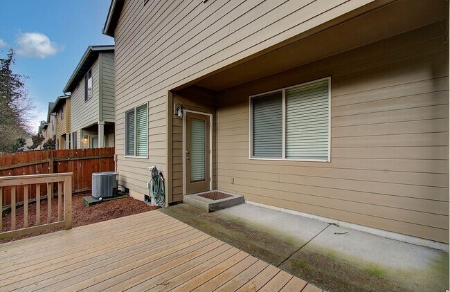 Building Photo - Charming 4 bd 2.5 ba Vancouver Home - Available Now!