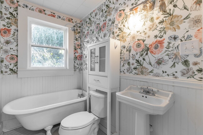 Building Photo - 516 Moonhollow Ln