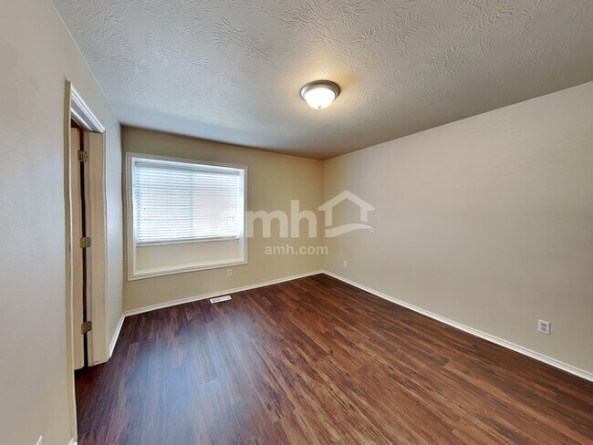 Building Photo - 4445 S Wakeport Bay