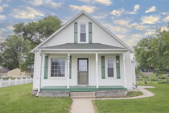 Building Photo - 106 W Pine St