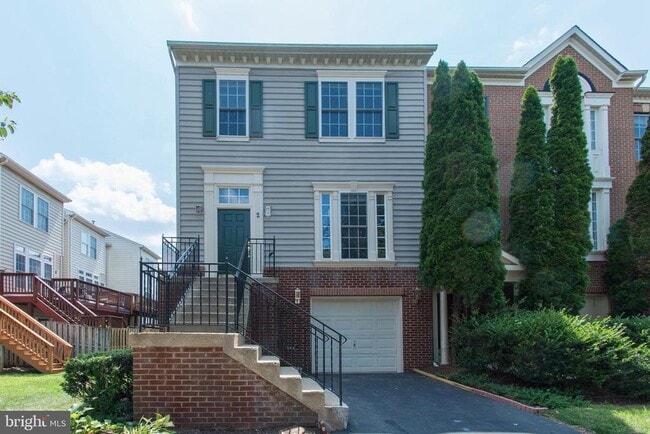 Building Photo - 2 Rockingham Ct