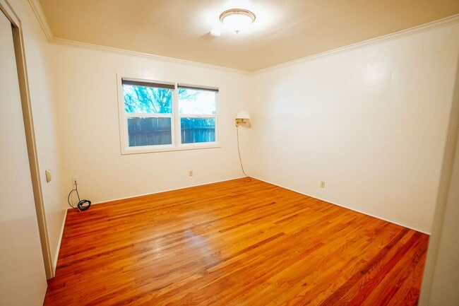 Building Photo - 1911 H St